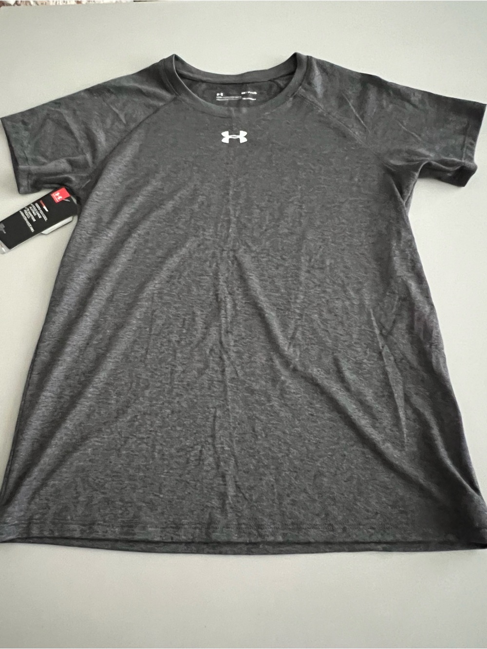 Under Armour T-Shirt SMALL Gray  Loose Fit Moisture Wicking Women NWT